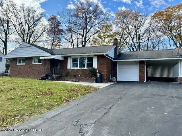 407 S Mountain Boulevard, Mountain Top in Mountain Top