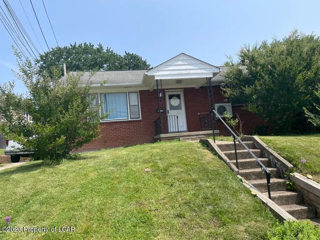 1233 W Lafayette Street, Norristown in Norristown