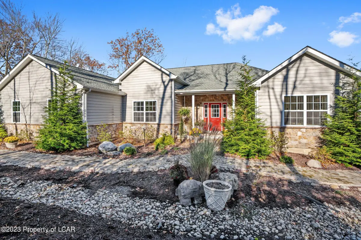 171 Wolf Hollow Road, Lake Harmony in Lake Harmony