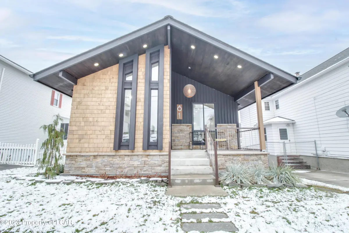 81 E First Street, Larksville in Larksville