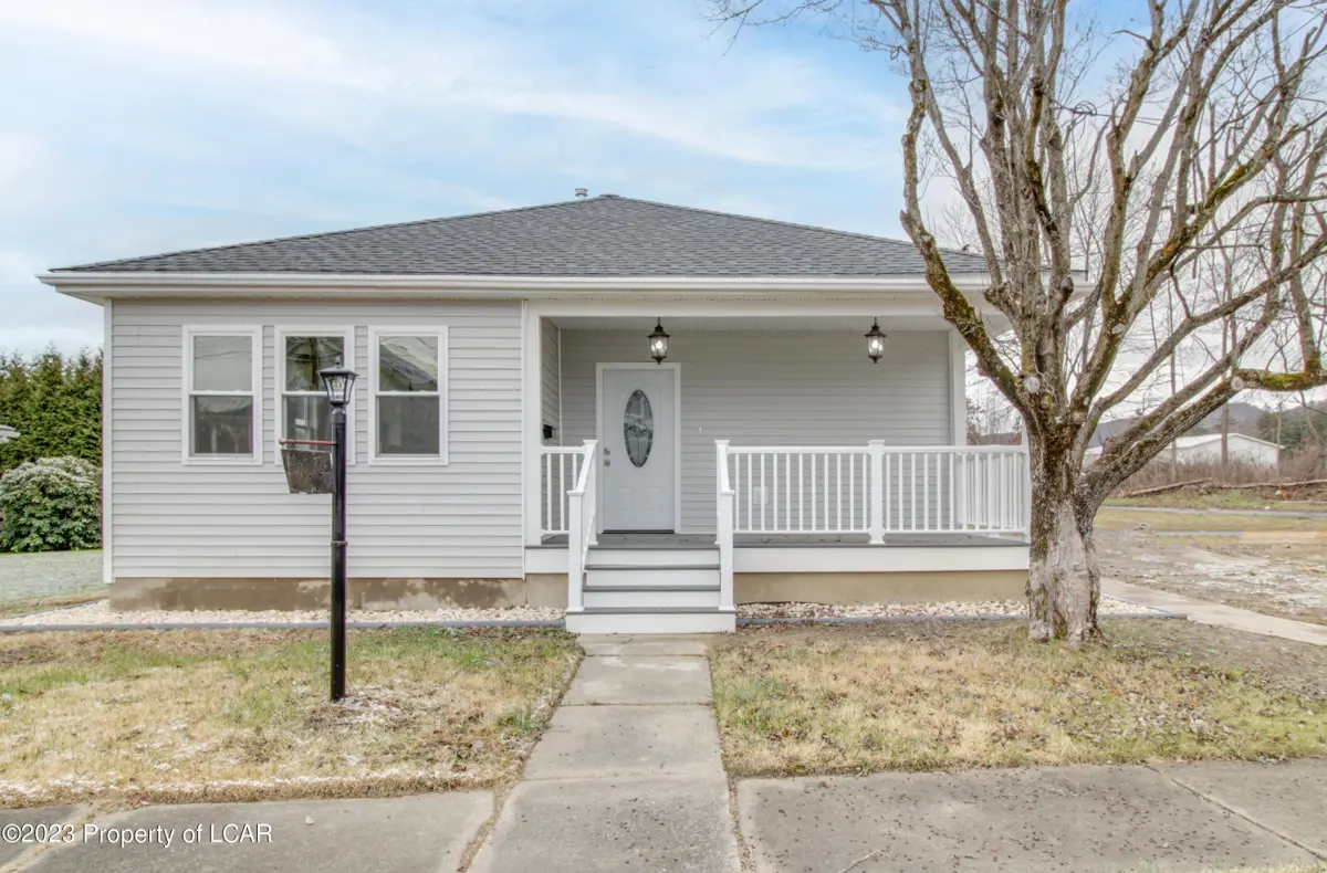 303 W Grant Street, Exeter in Exeter