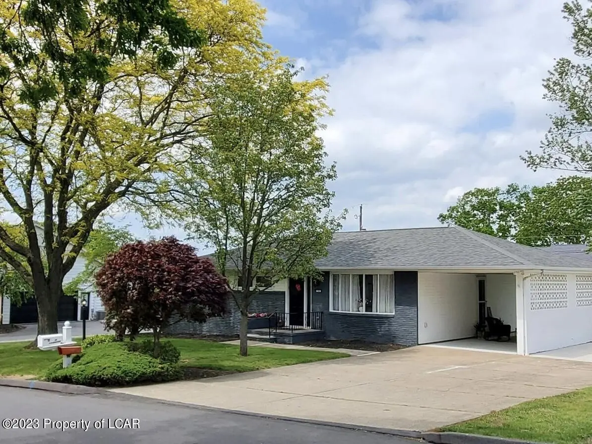 14 Manchester Drive, Wilkes-Barre in Wilkes-Barre