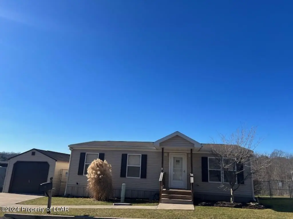 508 Hummingbird Drive, Shavertown in Shavertown