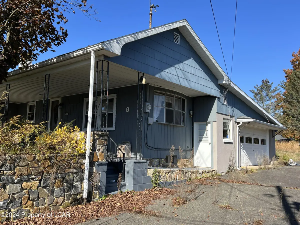 7 W Lakewood Avenue, Barnesville in Barnesville