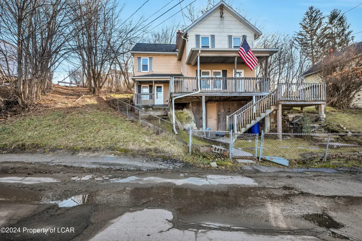 35 Drummond Street, Pittston in Pittston