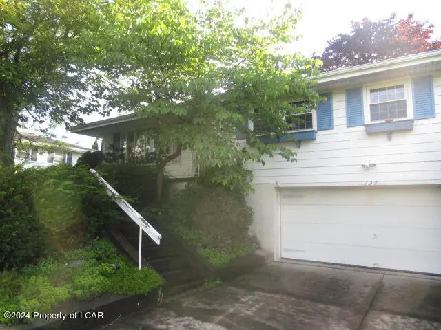 127 Shadetree Road, Shavertown in Shavertown