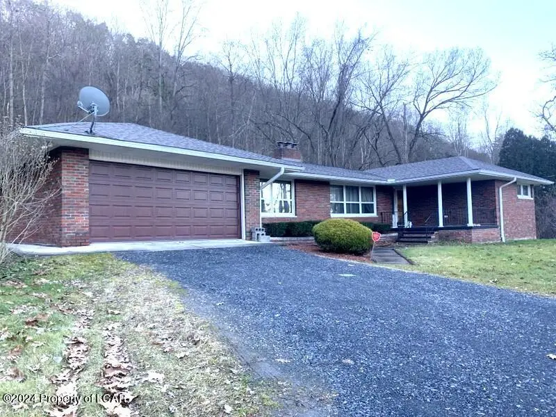 3251 Sullivan Trail, Falls in Falls