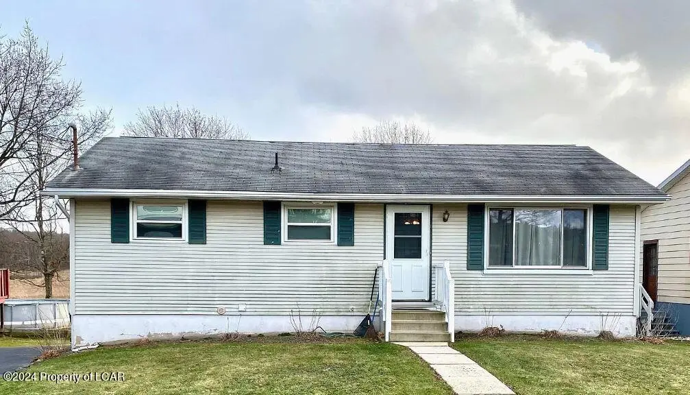 8 W Cherry Street, Tresckow in Tresckow