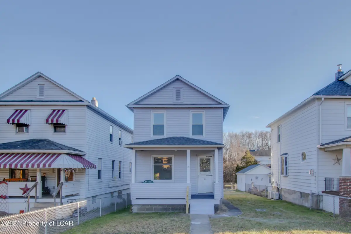 28 E Railroad Street, Plymouth in Plymouth