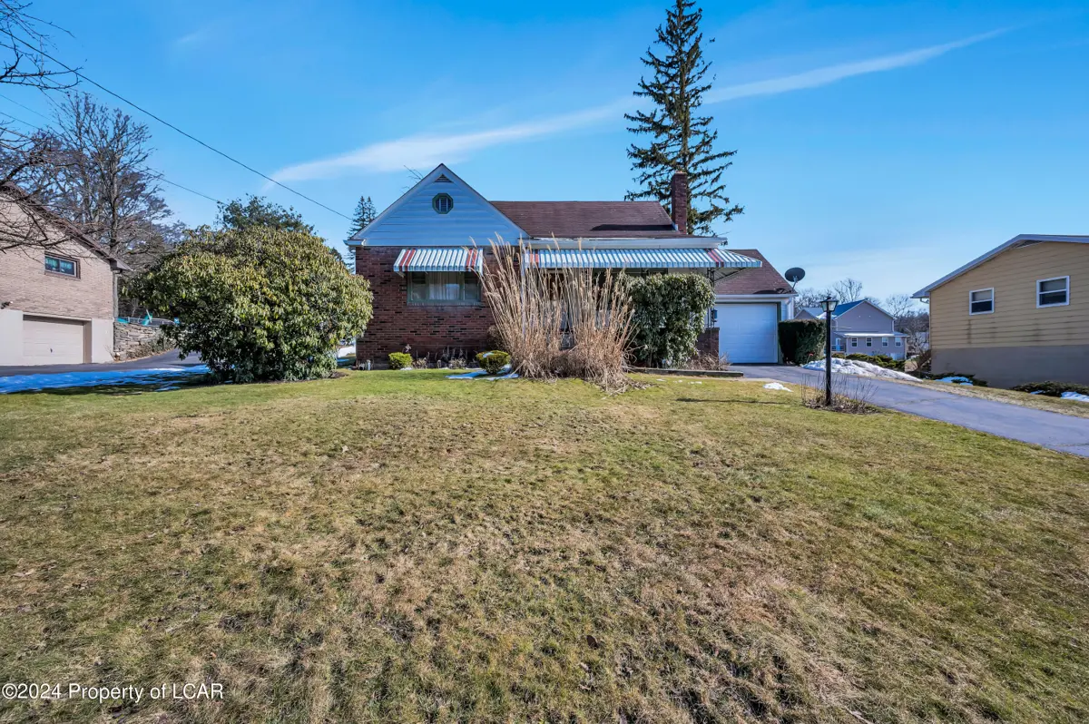 35 N Mountain Boulevard, Mountain Top in Mountain Top