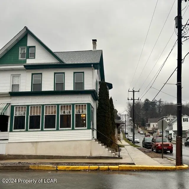 2 W 6th Street, Jim Thorpe in Jim Thorpe