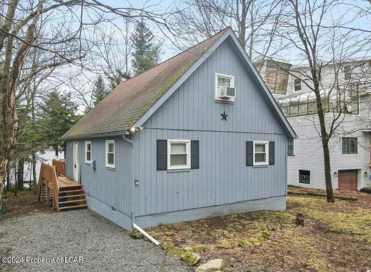 1439 Waterfront Drive, Tobyhanna in Tobyhanna