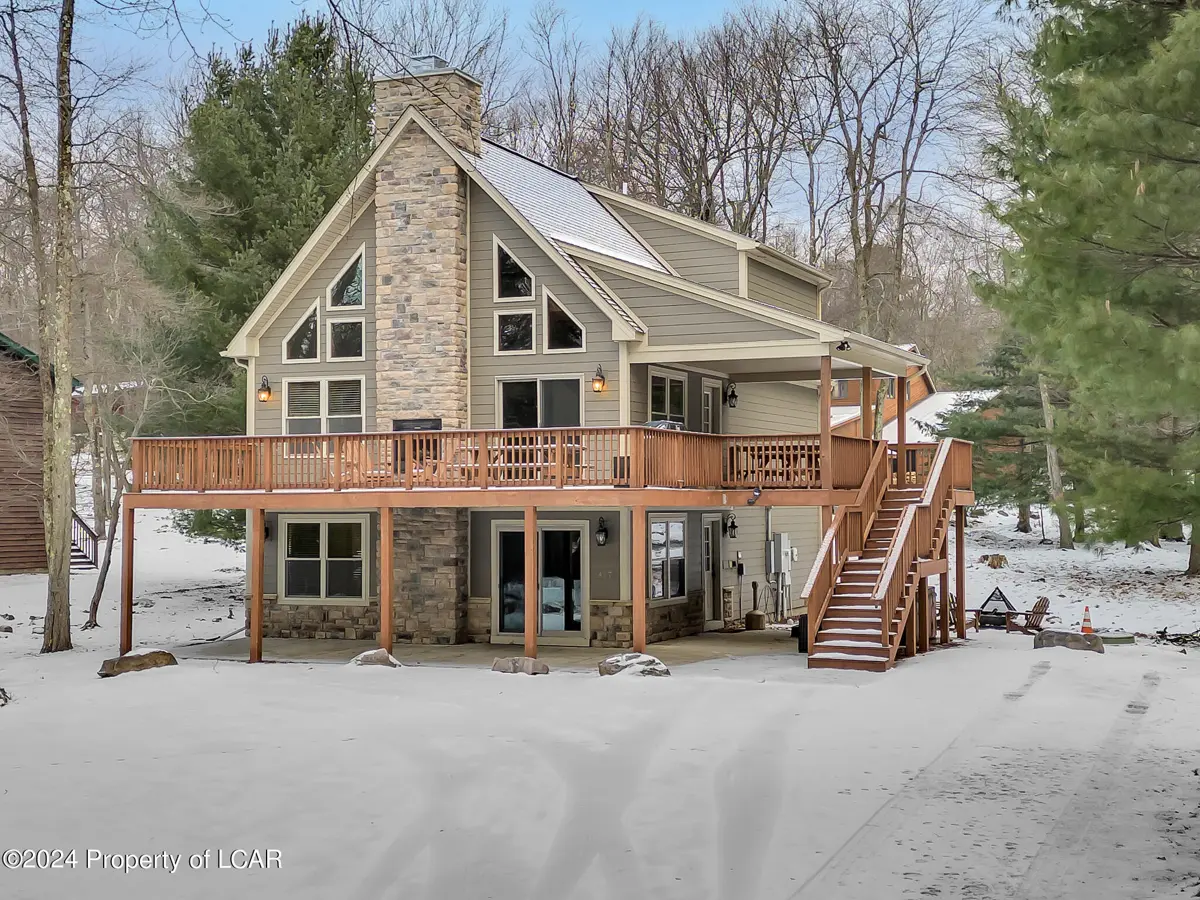 136 Pine Knoll Drive, Lake Harmony in Lake Harmony