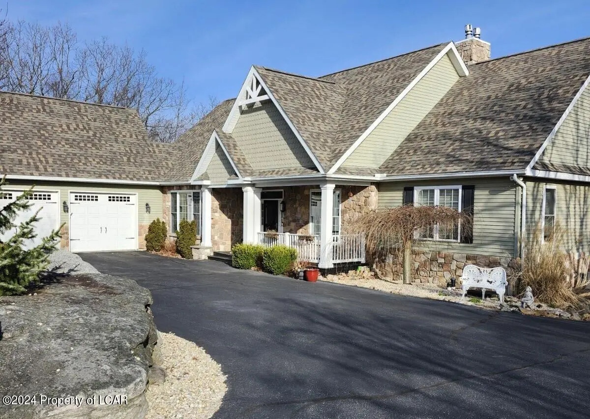 16 Summit Road, Hazleton in Hazleton