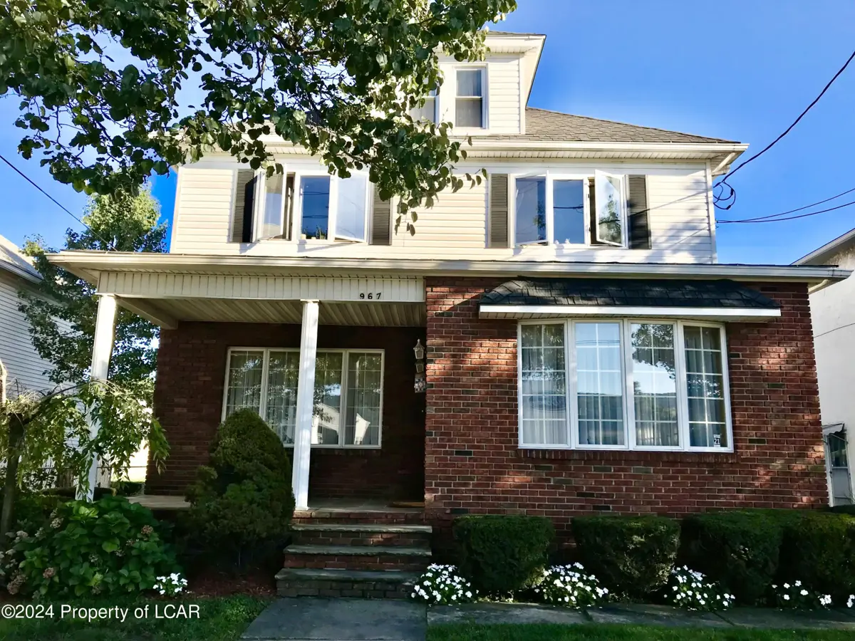 967 Wyoming Avenue, Exeter in Exeter