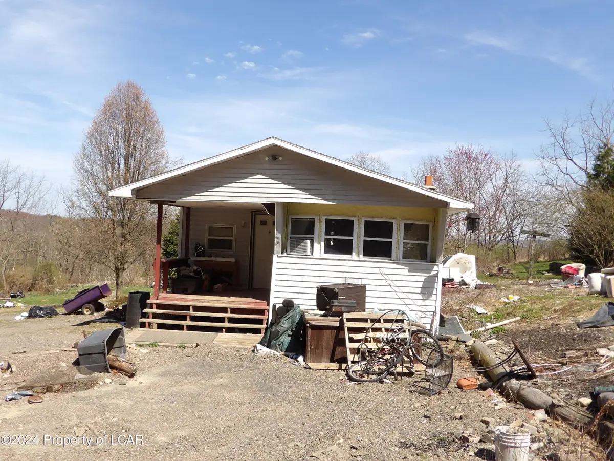 68 Cherry Hill Road, Shickshinny in Shickshinny