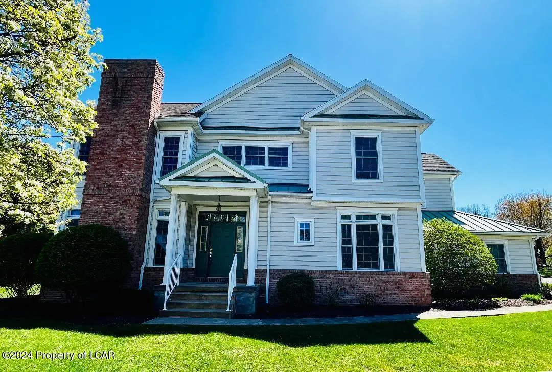 601 Thackeray Cl, Moosic in Moosic