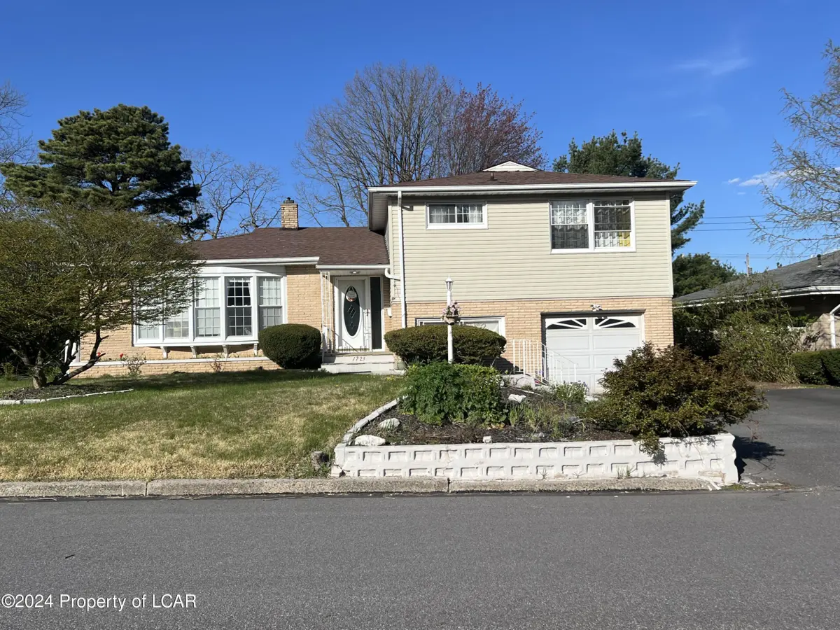 1225 E CHESTNUT Street, Hazleton in Hazleton