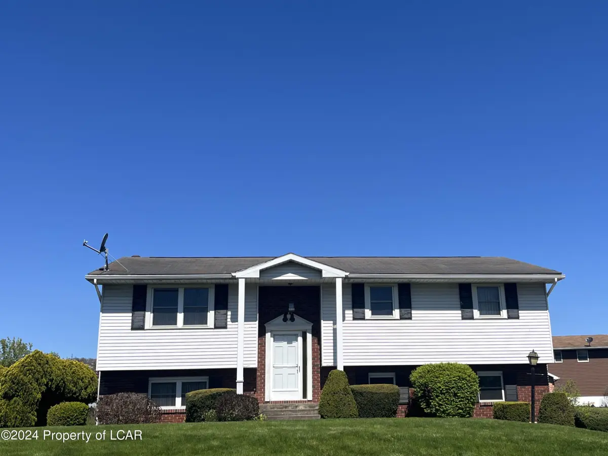 116 E Pheasant Drive, Larksville in Larksville