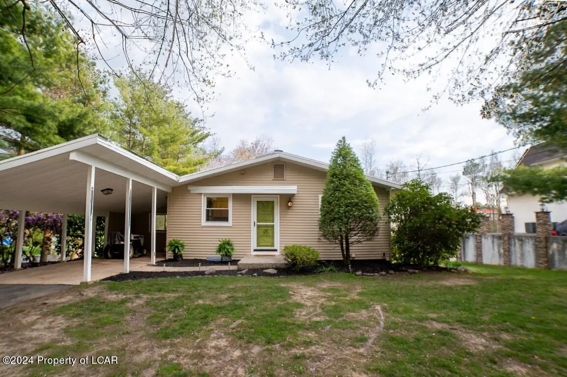 95 Country Club Road, Dallas in Dallas