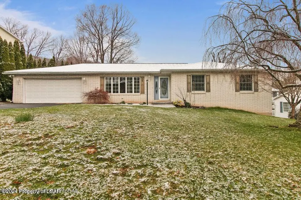 36 Oakwood Drive, Scranton in Scranton