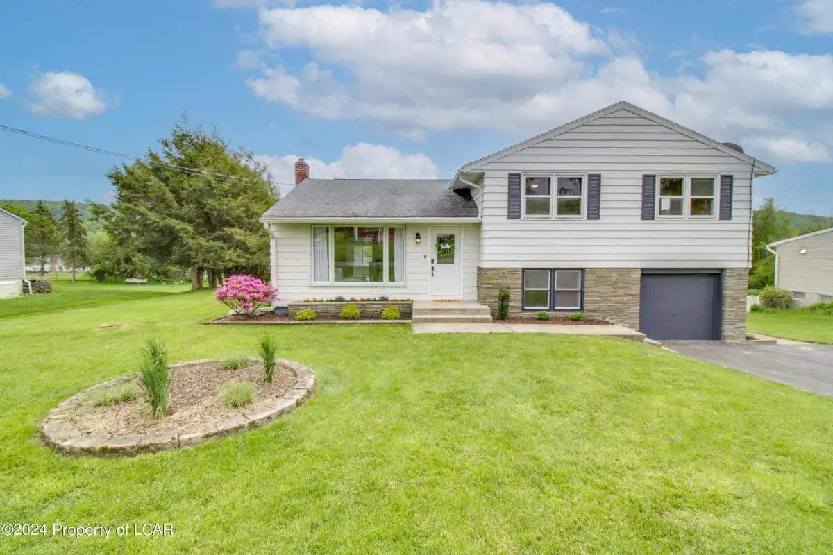 41 W Meadow Street, Shavertown in Shavertown