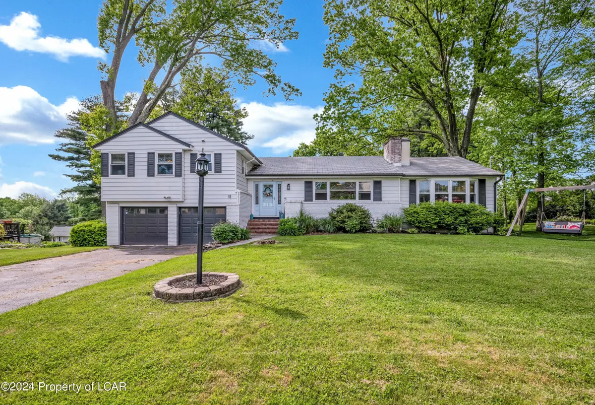 11 Highland Drive, Dallas Township in Dallas Township