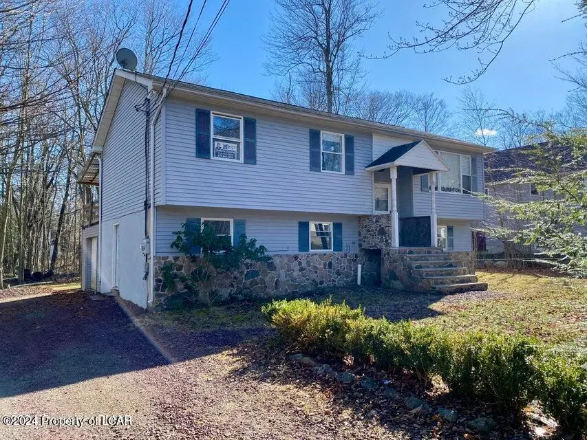 1121 Trapper Lane, Pocono Summit in Pocono Summit