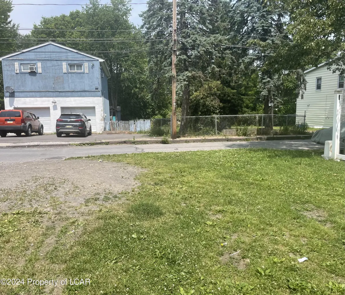 31 Schoolhouse Lane, Wilkes-Barre in Wilkes-Barre