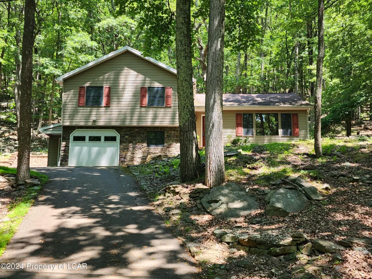 423 N Huron Circle, Hazleton in Hazleton