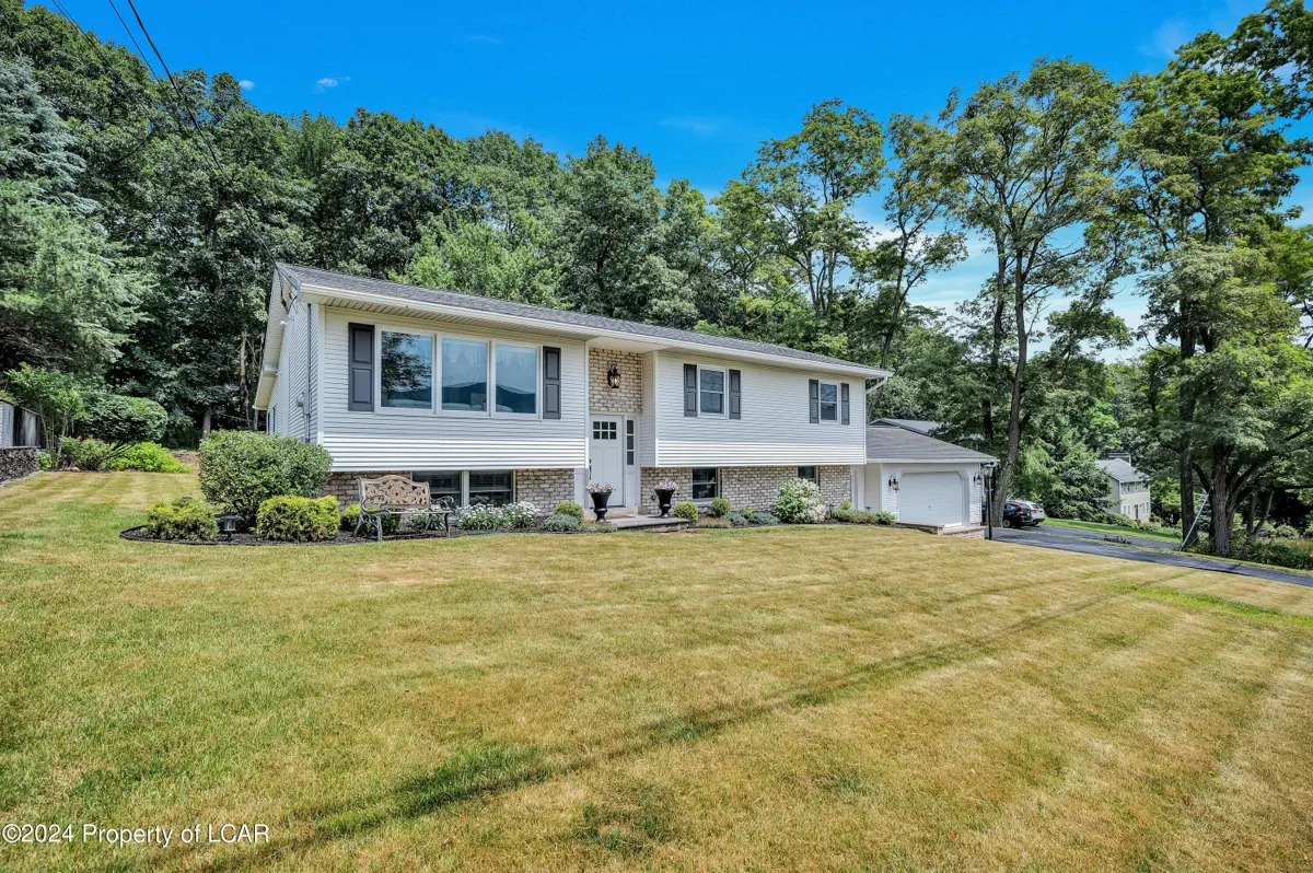 150 W Edgewood Drive, South Abington Township in South Abington Township