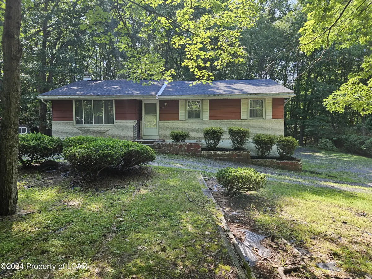 1330 Mauch Chunk Lane, Jim Thorpe in Jim Thorpe