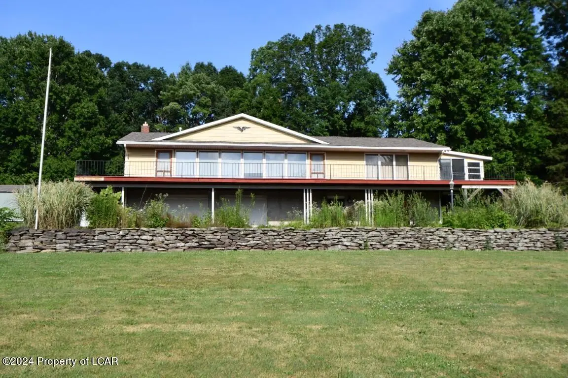 408 Shadowbrook Drive, Tunkhannock in Tunkhannock