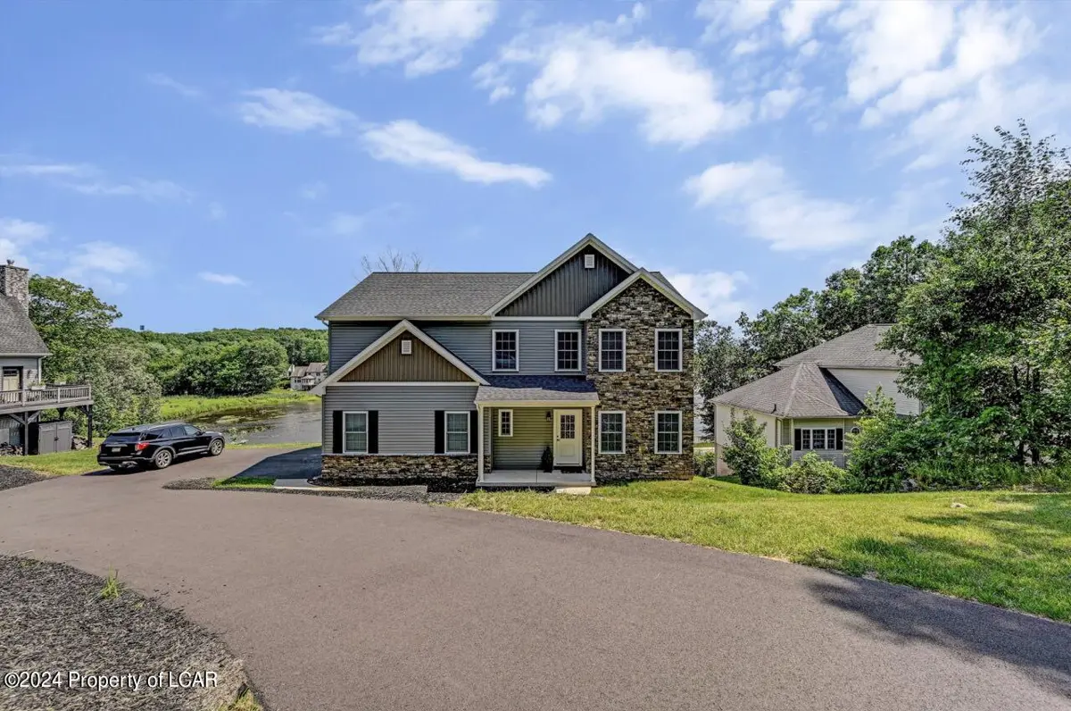 610 Lakeview Drive, Mountain Top in Mountain Top