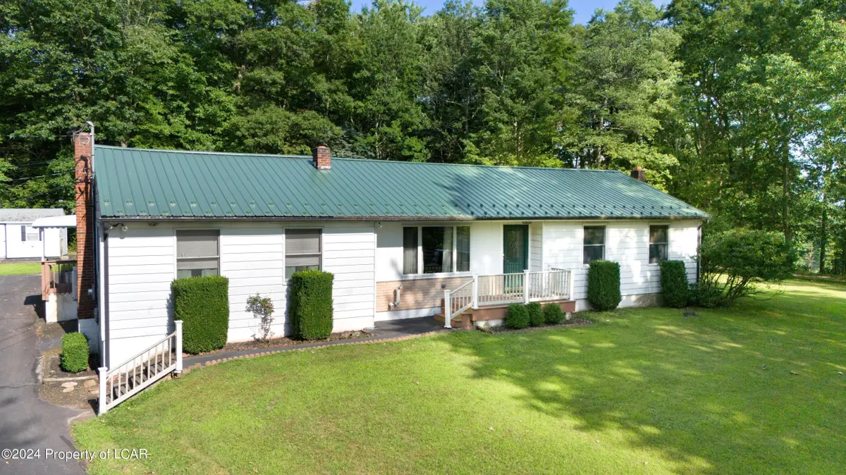 154 N Stagecoach Road, Weatherly in Weatherly