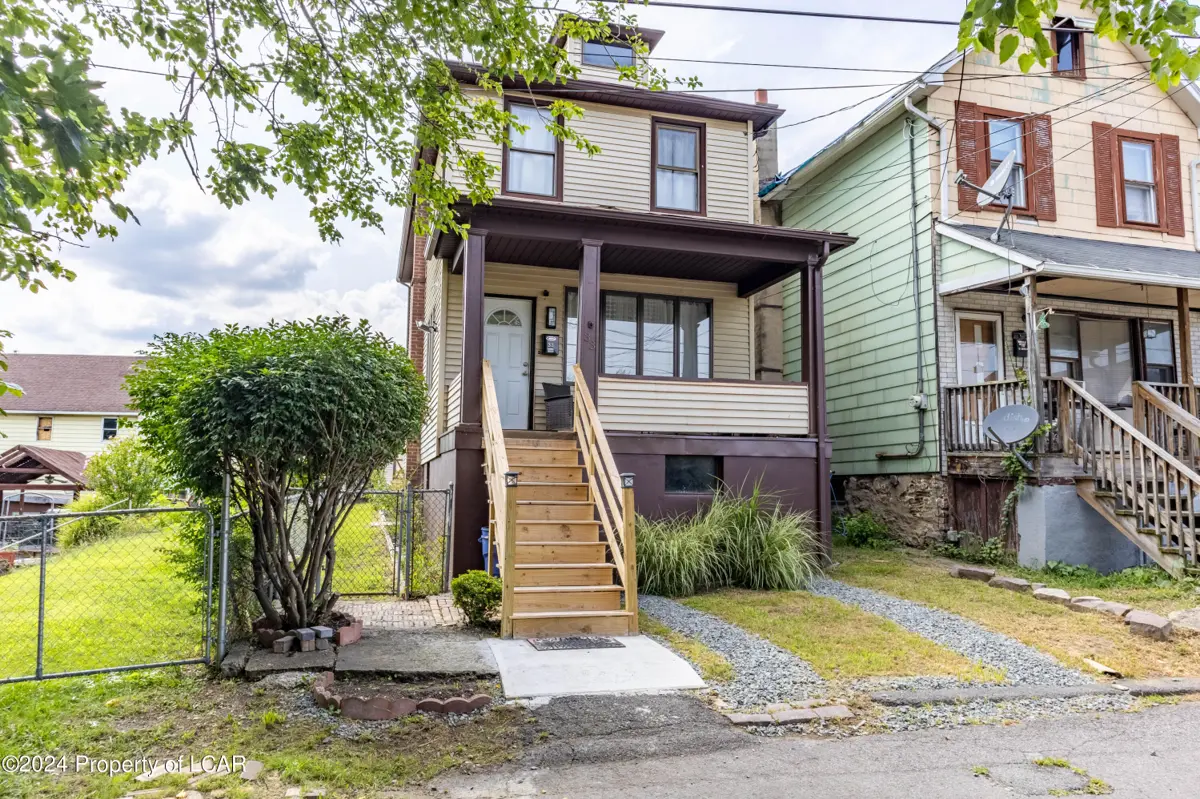 33 Smith Street, Wilkes-Barre in Wilkes-Barre