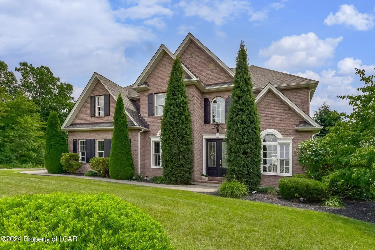 336 Glenmaura Drive, Moosic in Moosic