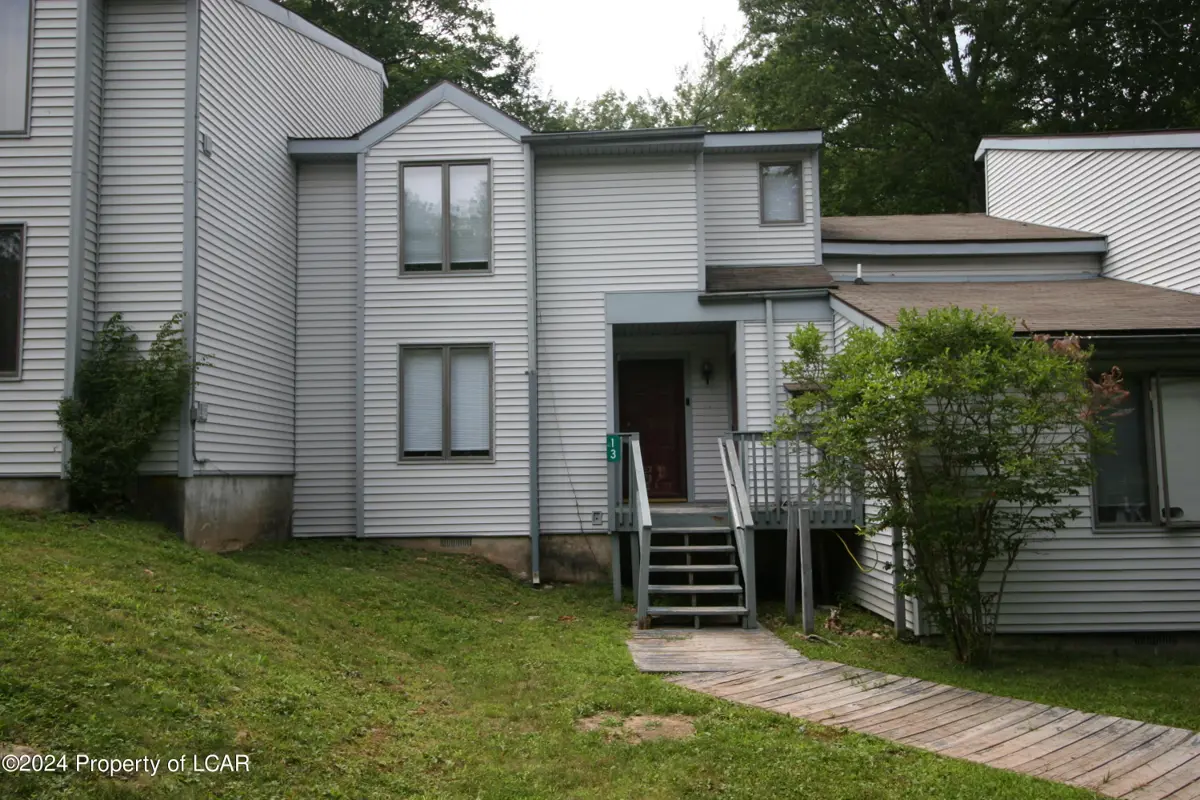 13 Castagnolia Drive, Lake Harmony in Lake Harmony