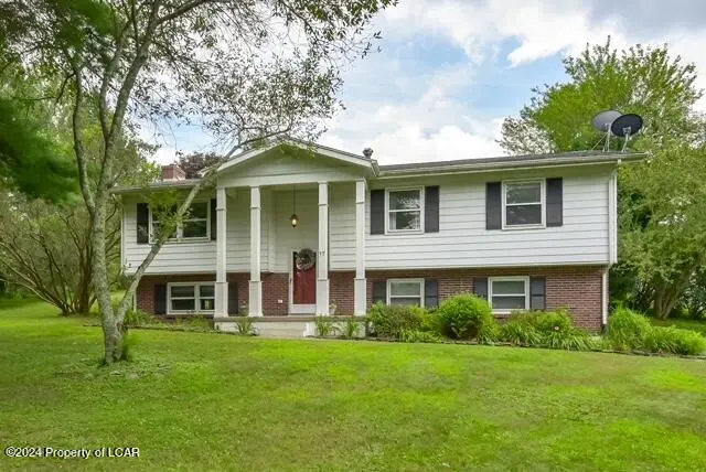 17 Circle Drive, Dallas in Dallas
