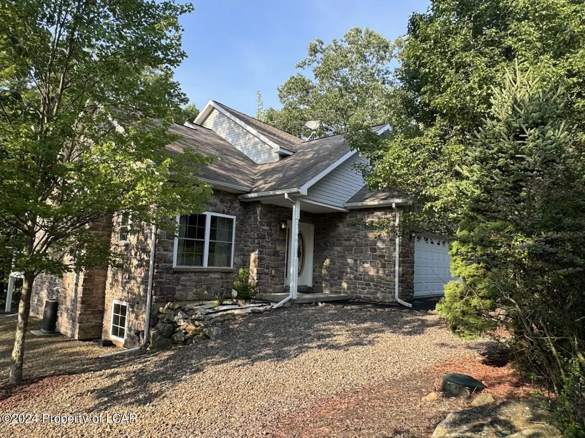 231 Country Club Dr, Hazleton in Hazleton