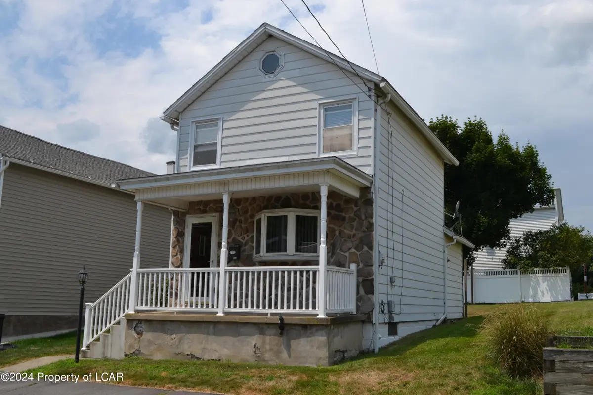 105 Bellman Street, Throop in Throop