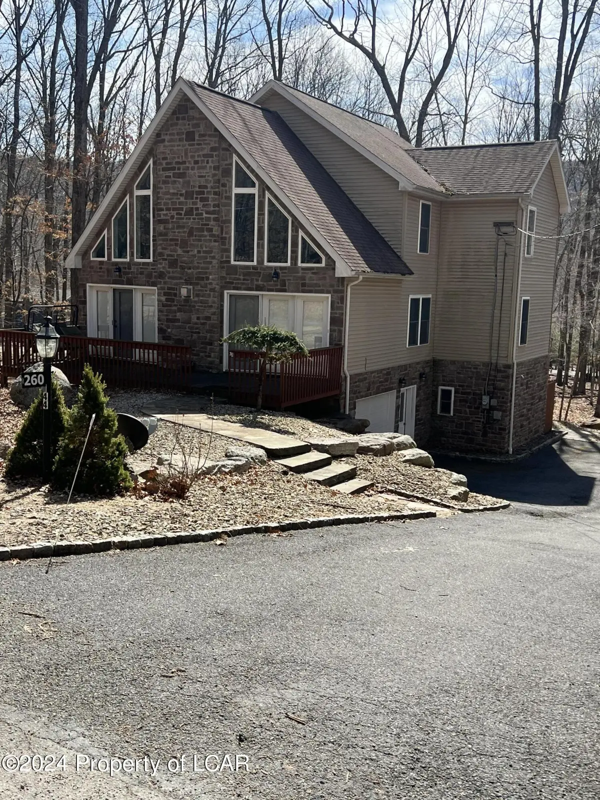 260 Iroquois Circle, Hazleton in Hazleton