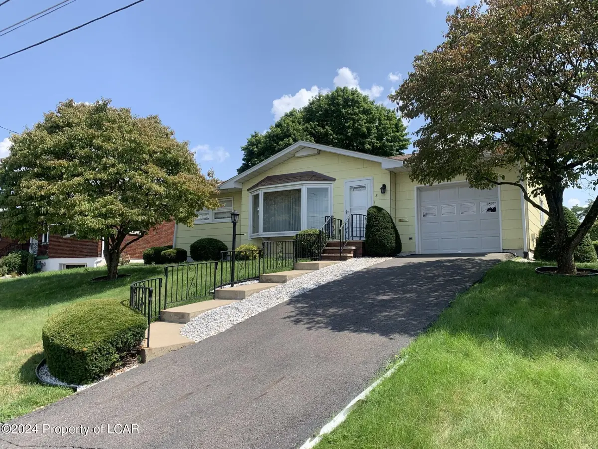 8 Monarch Road, Hanover Township in Hanover Township