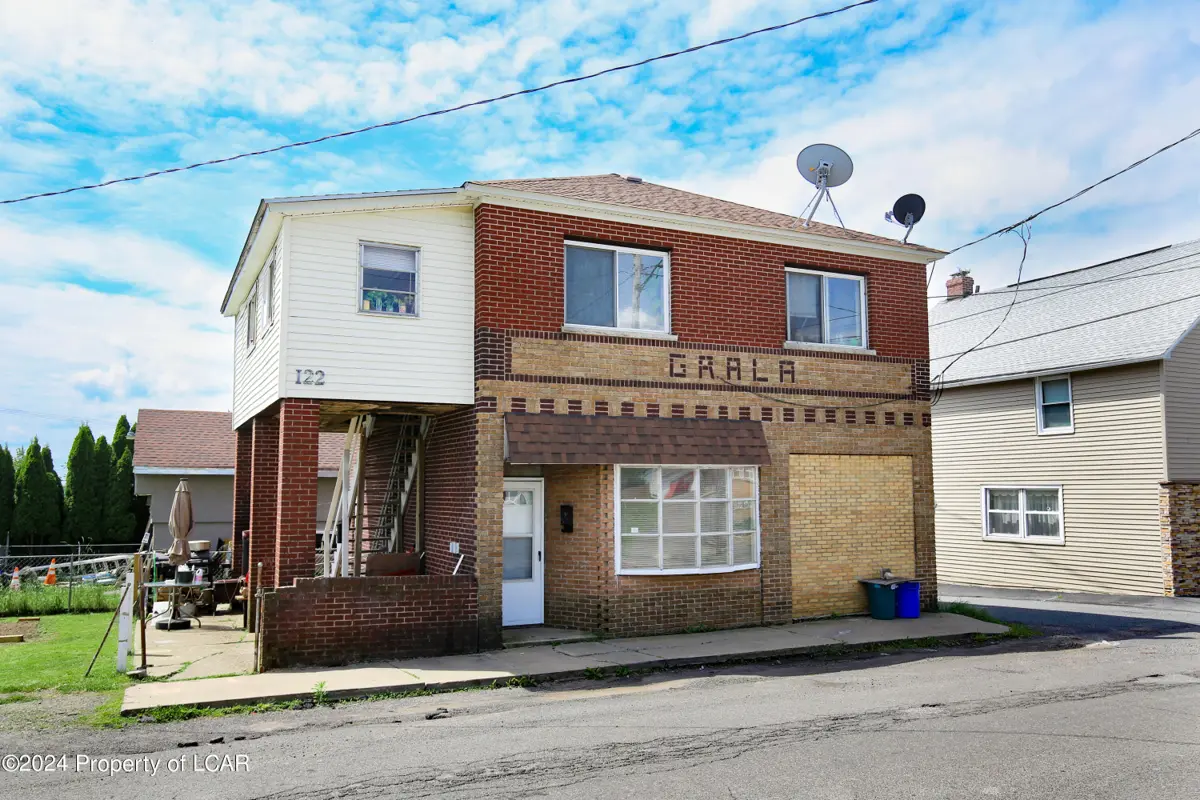 122 E 8th Street, Hazleton in Hazleton
