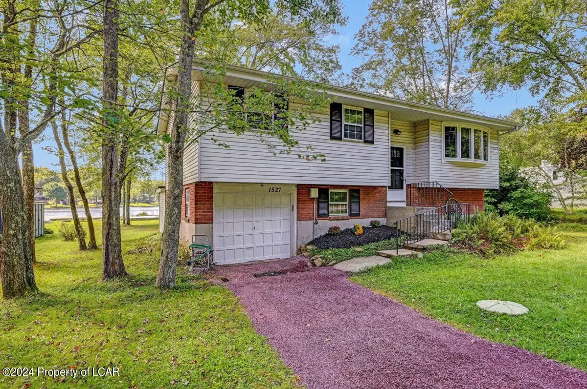 1527 Lakeview Penn Lake Park Drive, White Haven in White Haven