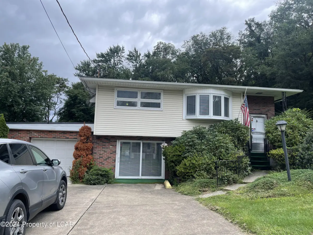 225 W Shawnee Avenue, Plymouth in Plymouth