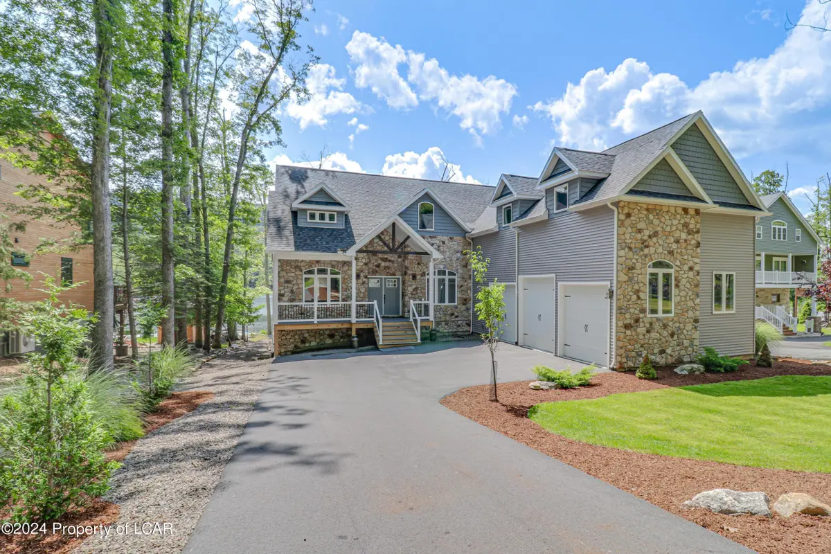 296 W. Lake Valley Drive, Hazleton in Hazleton