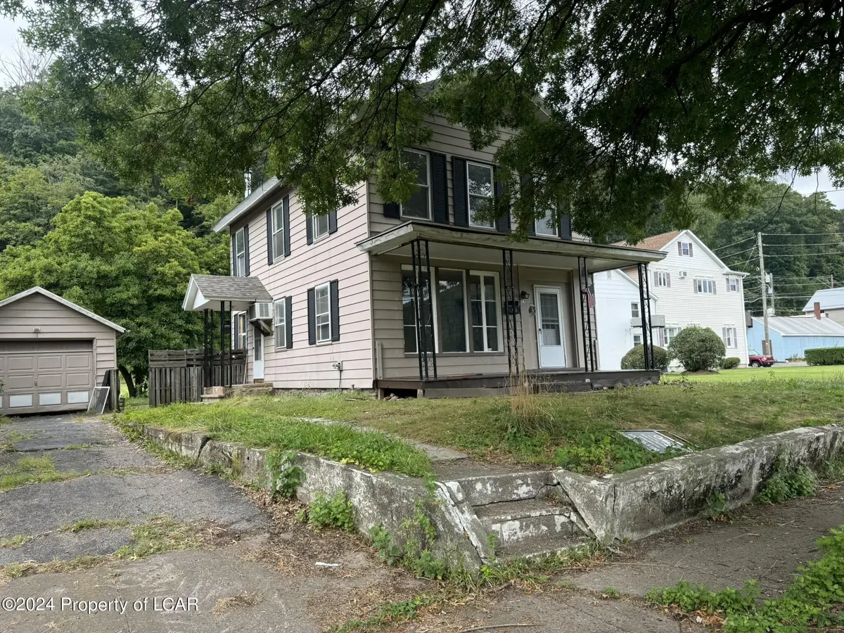74 N Susquehanna Avenue, Shickshinny in Shickshinny