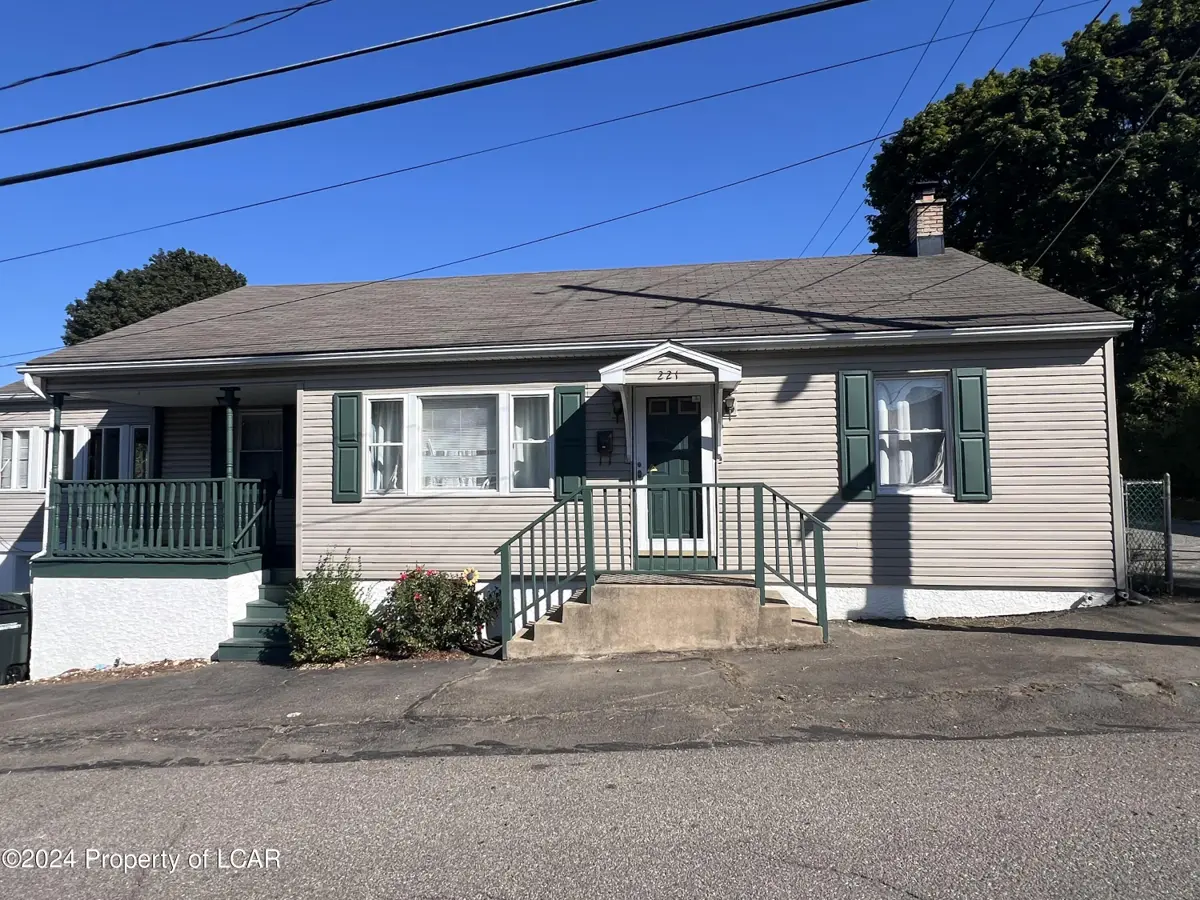 221 W 7th Street, Hazleton in Hazleton