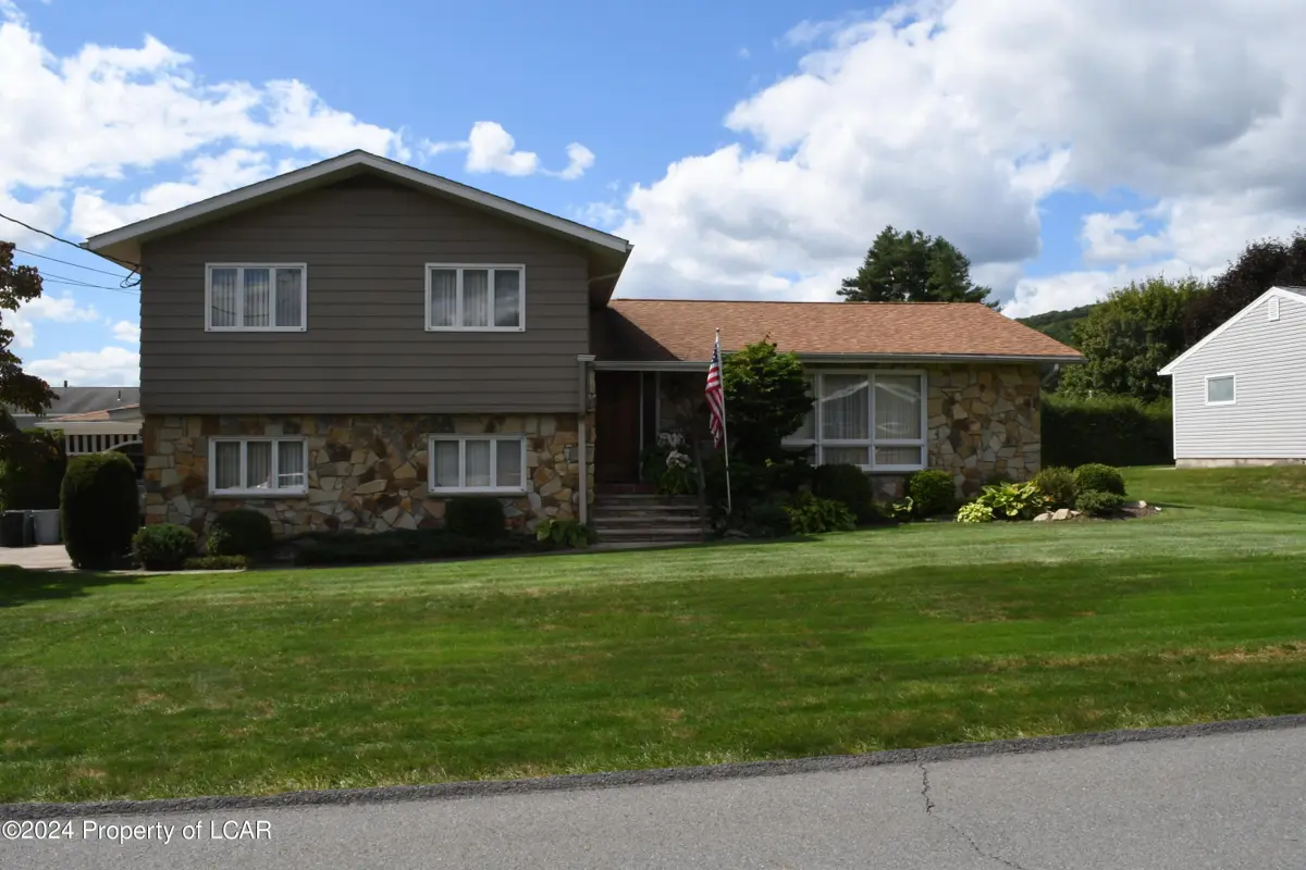 216 Hilltop Drive, West Wyoming in West Wyoming